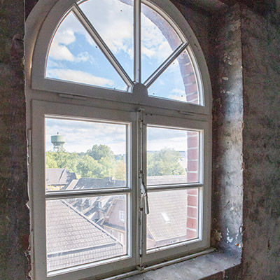 Ein Blick durch's Fenster (Dachboden Ledigenheim)